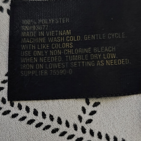 Worthington White and Black Geometric Blouse - Picture 4 of 6